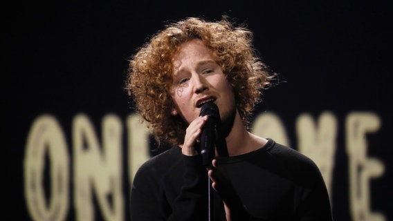 Michael Schulte auf der Bühne in Lissabon. © eurovision.tv Foto: Andres Putting