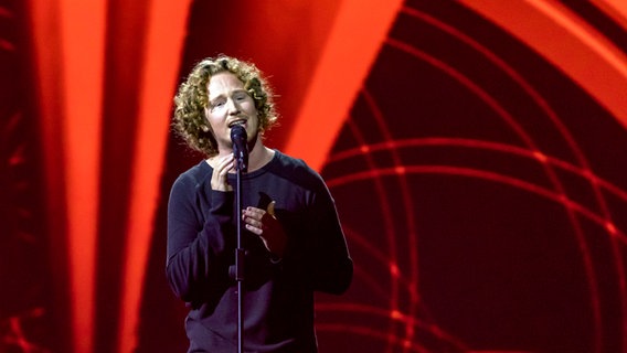 Michael Schulte auf der Bühne in Lissabon. © NDR Foto: Rolf Klatt