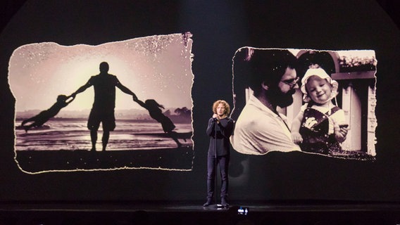 Michael Schulte auf der Bühne in Lissabon. © NDR Foto: Rolf Klatt
