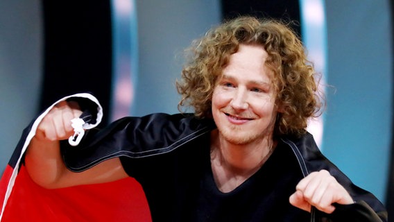 Michael Schulte jubelt beim ESC-Finale in Lissabon. © picture alliance / Jörg Carstensen/dpa Foto: Jörg Carstensen