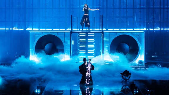 Abor & Tynna auf der Bühne für Deutschland in Basel © eurovision.tv/EBU Foto: Corinne Cumming