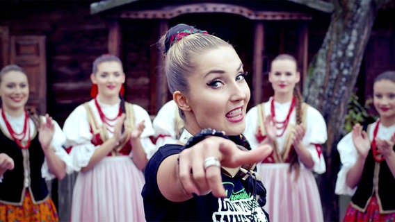 Cloe im Video "My Słowianie".  