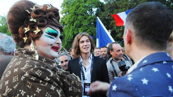 Amaury Vassili beim Empfang des Bürgermeisters in Düsseldorf anlässlich des Eurovision Song Contests © NDR Foto: Andrej Isakovic