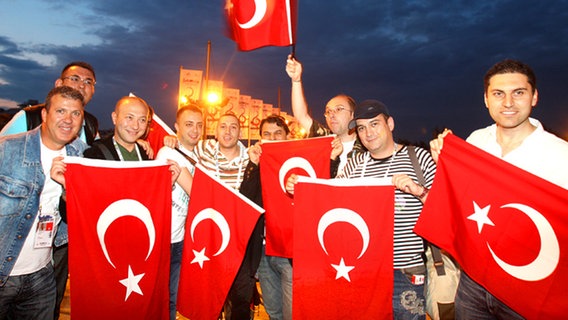 Fans aus der Türkei © NDR Foto: Rolf Klatt