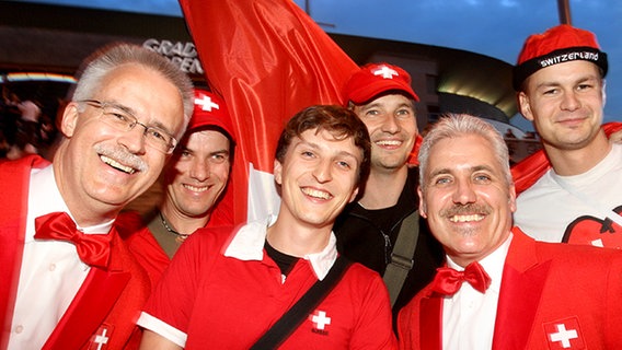 Fans aus der Schweiz © NDR Foto: Rolf Klatt