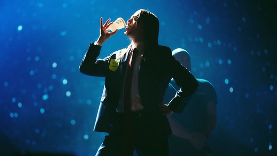 Tommy Cash auf der Bühne für Estland in der St. Jakobshalle © Eurovision.tv/ EBU Foto: Alma Bengtsson