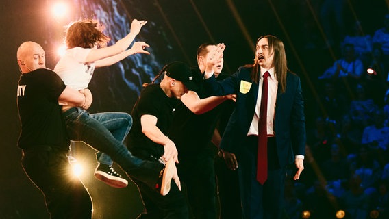 Tommy Cash auf der Bühne für Estland in Basel. © eurovision.tv/EBU Foto: Alma Bengtsson