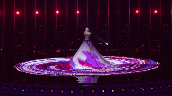 Elina Nechayeva mit "La forza" auf der Bühne in Lissabon. © eurovision.tv Foto: Andres Putting