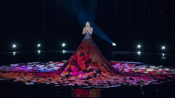 Elina Nechayeva mit "La forza" auf der Bühne in Lissabon. © eurovision.tv Foto: Andres Putting