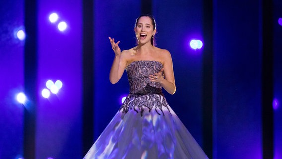 Elina Nechayeva auf der ESC Bühne 2018 in Lissabon. Elina Nechayeva auf der ESC Bühne 2018 in Lissabon. © NDR Foto: Rolf Klatt