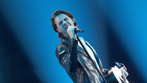 Für Estland steht Victor Crone mit "Storm" auf der ESC-Bühne. © eurovision.tv Foto: Andres Putting