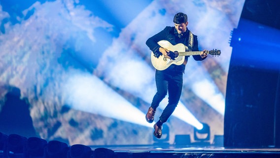 Stefan (Estland) mit "Hope" auf der Bühne in Turin. © eurovision.tv/EBU Foto: Andres Putting