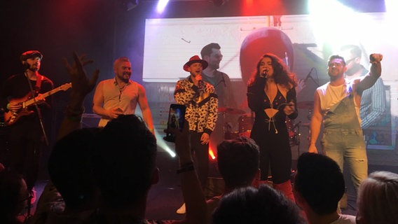Timebelle (Schweiz), Sunstroke Project (Moldau) und Imri Ziv (Israel, alle 2017) performen zusammen im Euroclub in Tel Aviv 2019.  Foto: Marcel Stober