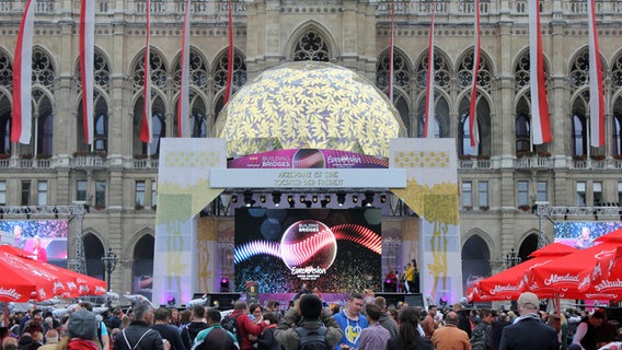 Die Big Five im Konzert im Eurovillage vor dem Wiener Rathaus © NDR Foto: Lisa Knittel