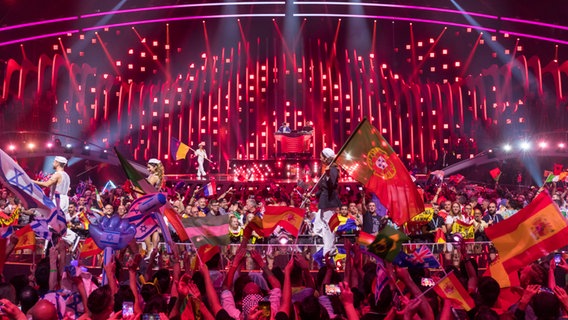 Showbeginn in der ESC-Halle in Lissabon. © NDR Foto: Rolf Klatt