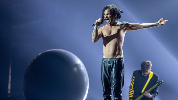 The Rasmus (Finnland) mit "Jezebel" auf der Bühne in Turin. © eurovision.tv/EBU Foto: Corinne Cumming