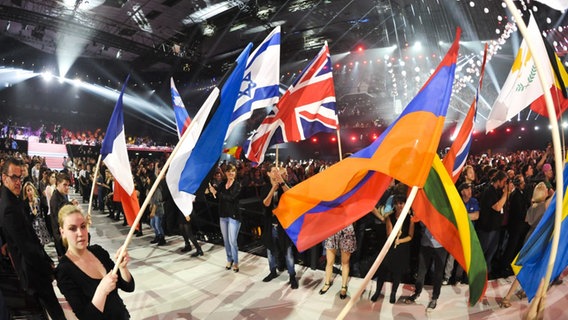 Fahnenschwenken beim Eurovision Song Contest © eurovision.tv Foto: Andres Putting