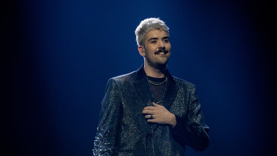 Floryan mit "Scars" auf der Bühne beim ESC Vorentscheid in Berlin. © NDR Foto: Claudia Timmann