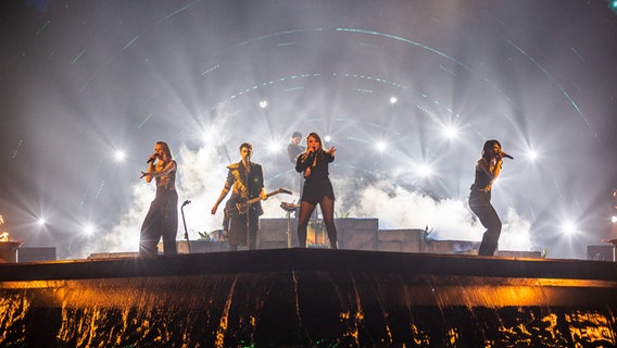 Alvan & Ahez (Frankreich) mit "Fulenn" auf der Bühne in Turin. © eurovision.tv Foto: Andres Putting