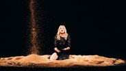 Louane auf der Bühne für Frankreich in Basel © eurovision.tv/EBU Foto: Sarah Louise Bennett