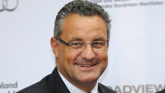 Dr. Frank-Dieter Freiling, Chairman der ESC Reference Group, bei den Emmy Awards 2012 in Köln. © dpa Foto: Horst Galuschka