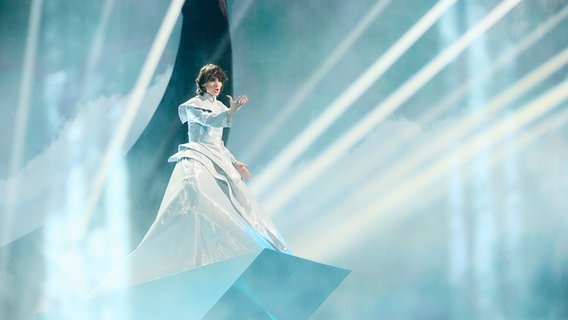 Mariam Shengelia auf der Bühne für Georgien in der St. Jakobshalle © Eurovision.tv/ EBU Foto: Alma Bengtsson