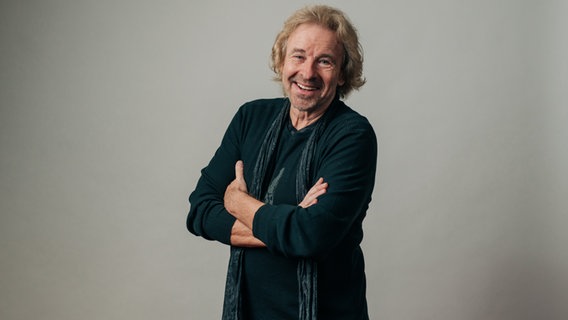 Thomas Gottschalk ist SWR3-Moderator und Podcasthost und außerdem einer der Songchecker 2020.  Foto: DNA Collective