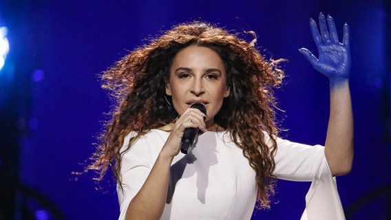 Yianna Terzi auf der Bühne in Lissabon. © eurovision.tv Foto: Andres Putting