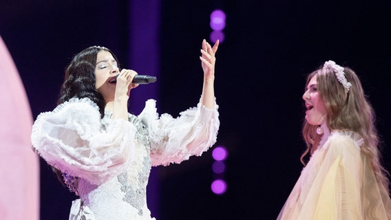 Für Griechenland steht Katerine Duska mit "Better Love" auf der ESC-Bühne. © eurovision.tv Foto: Andres Putting