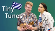 Die ESC-Teilnehmerin für Griechenland 2019 Katerine Duska zusammen mit dem Moderator Stefan Spiegel.  