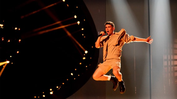 Victor Vernicos auf der Bühne in Liverpool. © EBU Foto: Chloe Hashemi