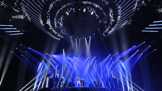 Loucas Yiorkas feat. Stereo Mike für Griechenland in der Generalprobe zum Finale des Eurovision Song Contests © NDR Foto: Rolf Klatt