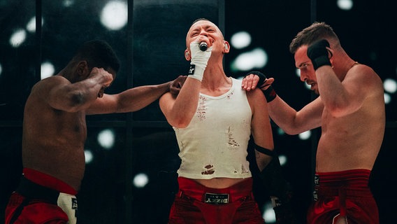 Olly Alexander auf der ESC-Bühne in Malmö. © EBU Foto: Sarah Louise Bennett