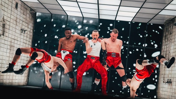 Olly Alexander auf der ESC-Bühne in Malmö. © EBU Foto: Sarah Louise Bennett