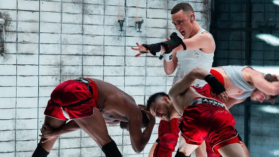 Olly Alexander auf der ESC-Bühne in Malmö. © EBU Foto: Corinne Cumming