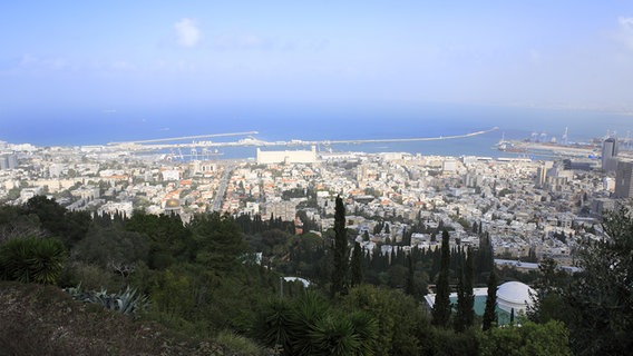 Ein Blick auf Haifa. © picture alliance/Andreas Keuchel Foto: Andreas Keuchel