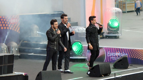 Il Volo im Konzert im Eurovillage vor dem Wiener Rathaus © NDR Foto: Lisa Knittel