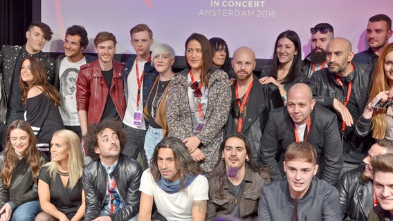 Ein Gruppenbild der ESC-Künstler in Amsterdam beim Event Eurovision in Concert © NDR Foto: Patricia Batlle