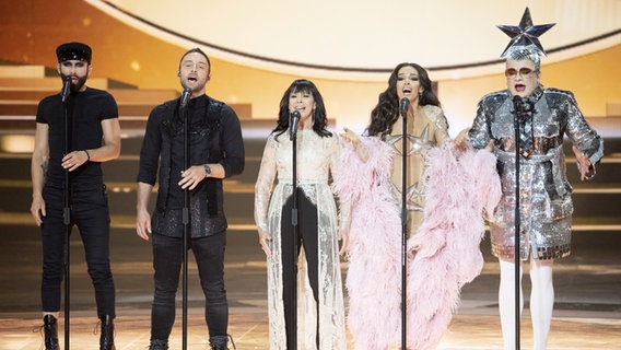 Conchita Wurst, Måns Zelmerlöw, Gali Atari, Eleni Foureira und Verka Serduchka auf der ESC-Bühne- Conchita Wurst, Måns Zelmerlöw, Gali Atari, Eleni Foureira und Verka Serduchka auf der ESC-Bühne- © picture alliance/TT NEWS AGENCY Foto: Henrik Montgomery