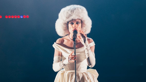 Nemo mit dem Song "The Code" © eurovision.tv/EBU Foto: Sarah Louise Bennett