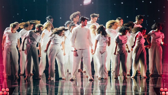 Ehemalige Teilnehmer der Schweiz - Peter, Sue & Marc, Paola, Luca Hänni und Gjon's Tears © eurovision.tv/EBU Foto: Sarah Louise Bennett