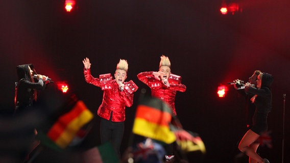 Jedward für Irland im Finale des Eurovision Song Contests 2011 in der Düsseldorf-Arena © NDR Foto: Rolf Klatt