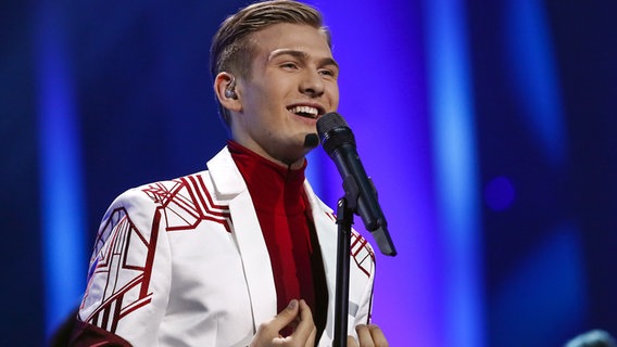 Ari Ólafsson auf der Bühne in Lissabon. © eurovision.tv Foto: Andres Putting