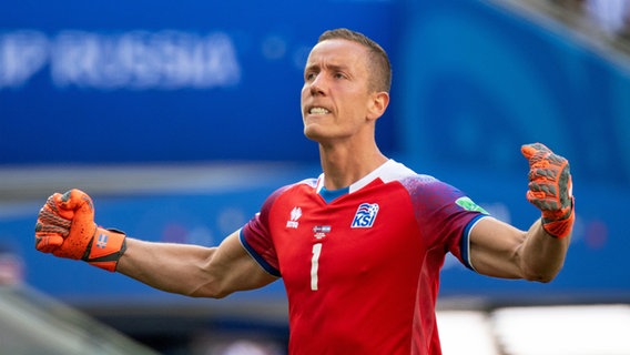 Argentinien - Island im Spartak-Stadion. Islands Torhüter Hannes Thor Halldorsson freut sich über das Treffer zum 1:1 . © Petter Arvidson/Bildbyran via ZUMA Press/dpa Foto: Petter Arvidson