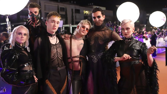 Hatari auf dem roten Teppich am Habima Square © eurovision.tv Foto: Thomas Hanses