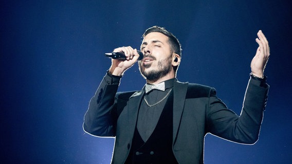 Für Israel steht Kobi Marimi mit "Home" auf der ESC-Bühne. © eurovision.tv Foto: Andres Putting