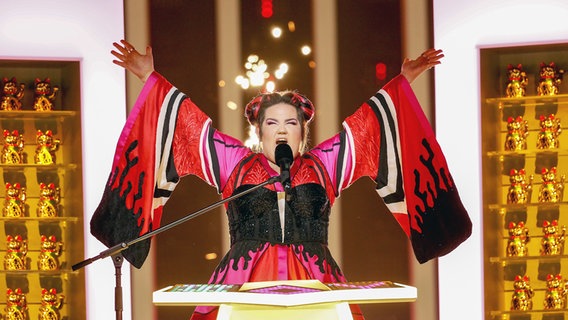 Netta auf der Bühne in Lissabon. © eurovision.tv Foto: Andres Putting