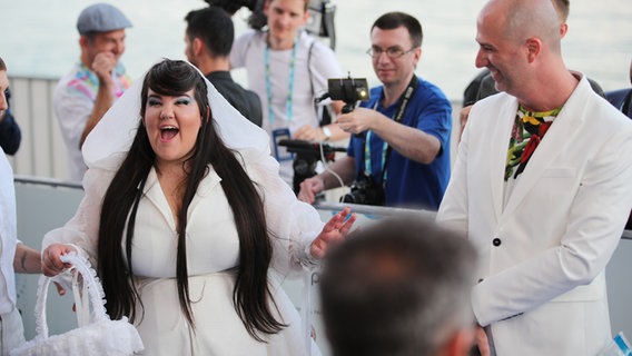 Netta auf dem roten Teppich in Lissabon. © NDR Foto: Rolf Klatt