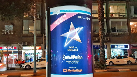 Eine Litfaßsäule mit dem ESC-Logo in Tel Aviv © Shai Gilam Foto: Shai Gilam