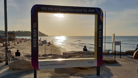 Ein Bogen mit der Aufschrift "See You At Eurovision 2019 Tel Aviv" am Strand von Tel Aviv © Shai Gilam Foto: Shai Gilam